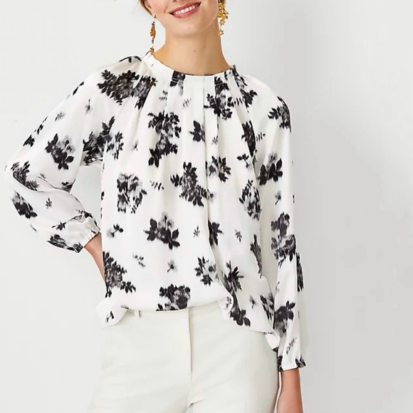 Ann Taylor Ikat Floral Pleat Neck Top Black & White Size Medium - Picture 10 of 10